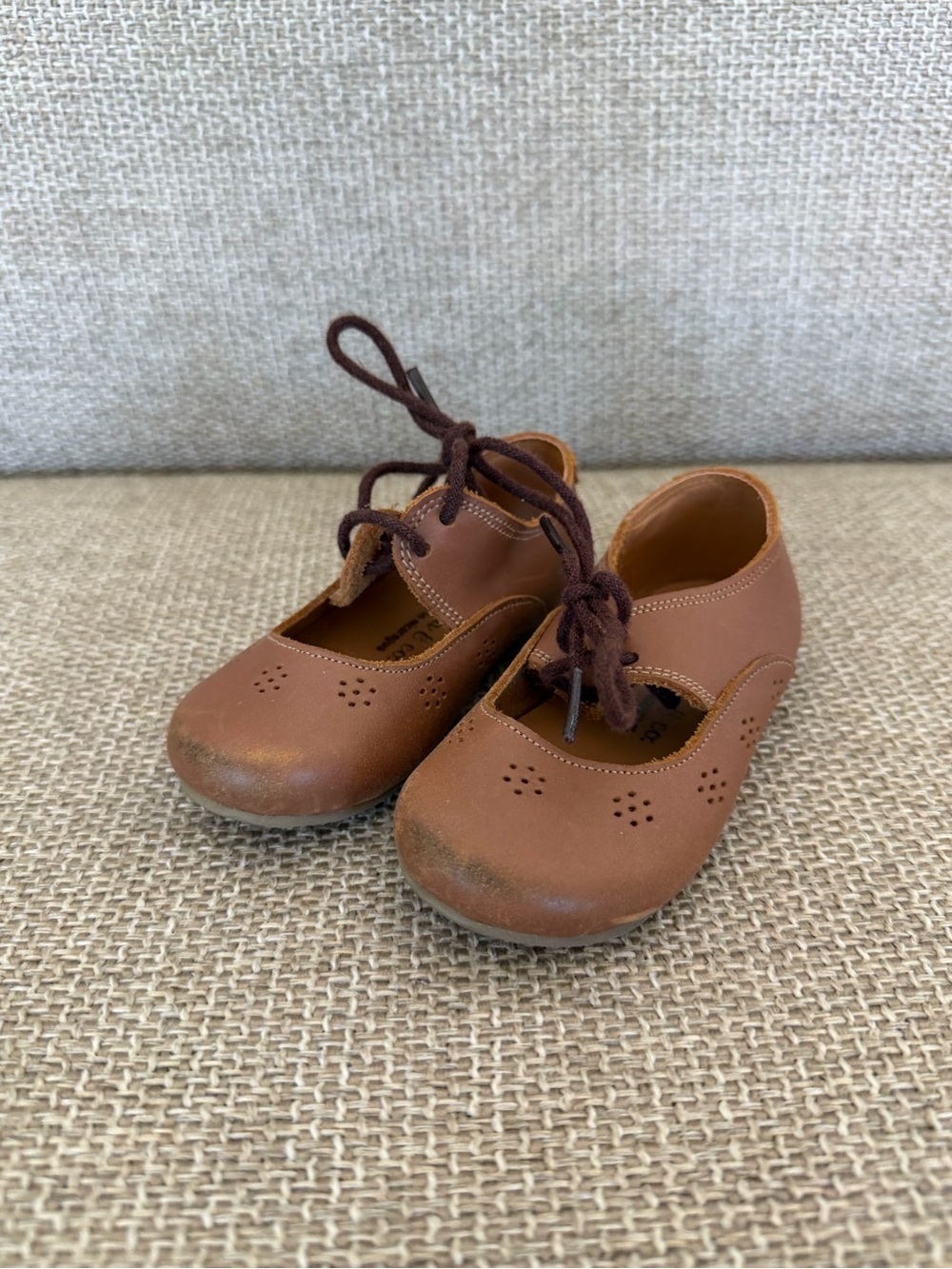 Girls Classic Brown Leather Lace-Up Dress Shoes